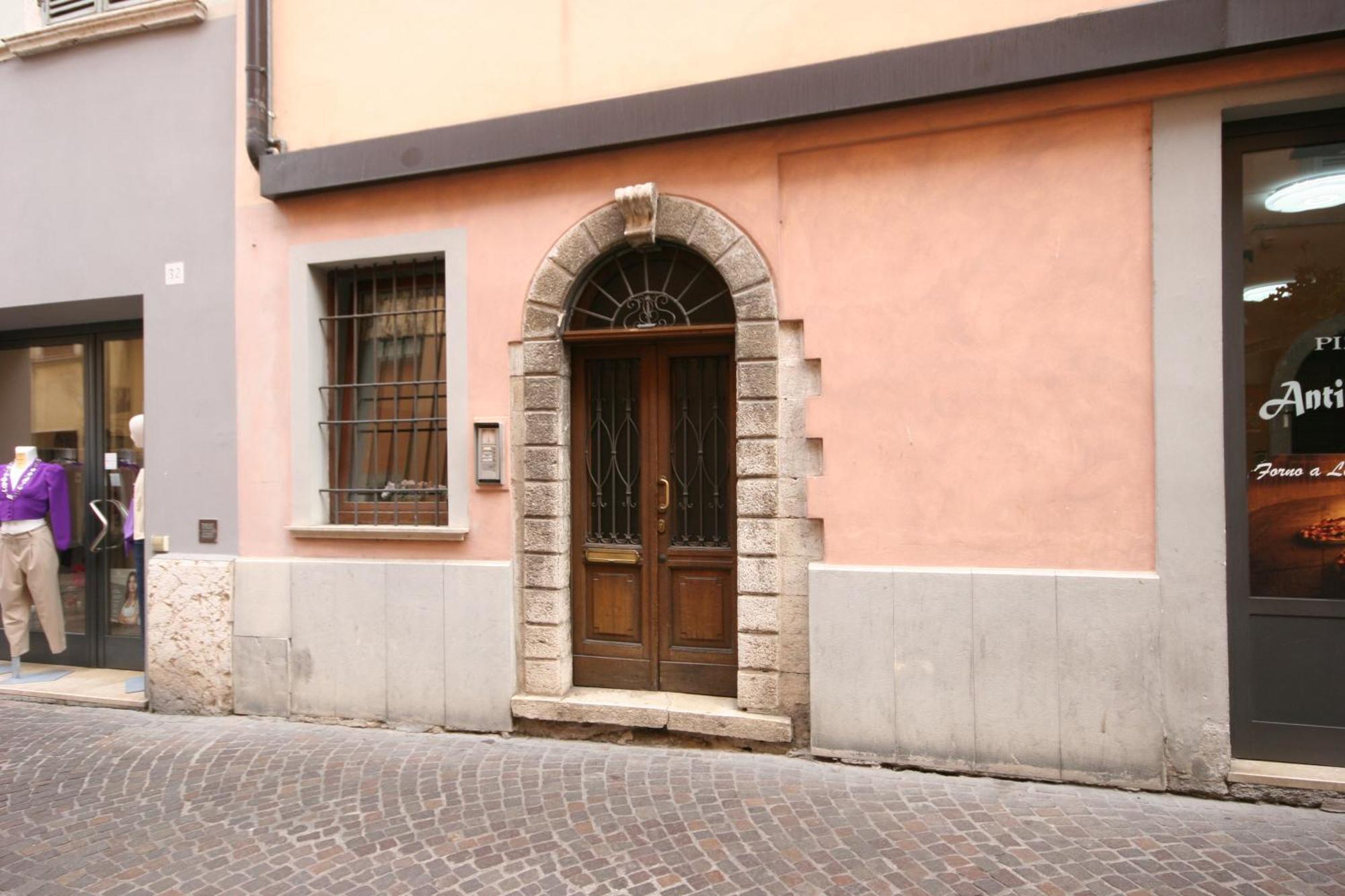 Violetta Maison, Elegante E Romantica A Salo' Apartment Bagian luar foto